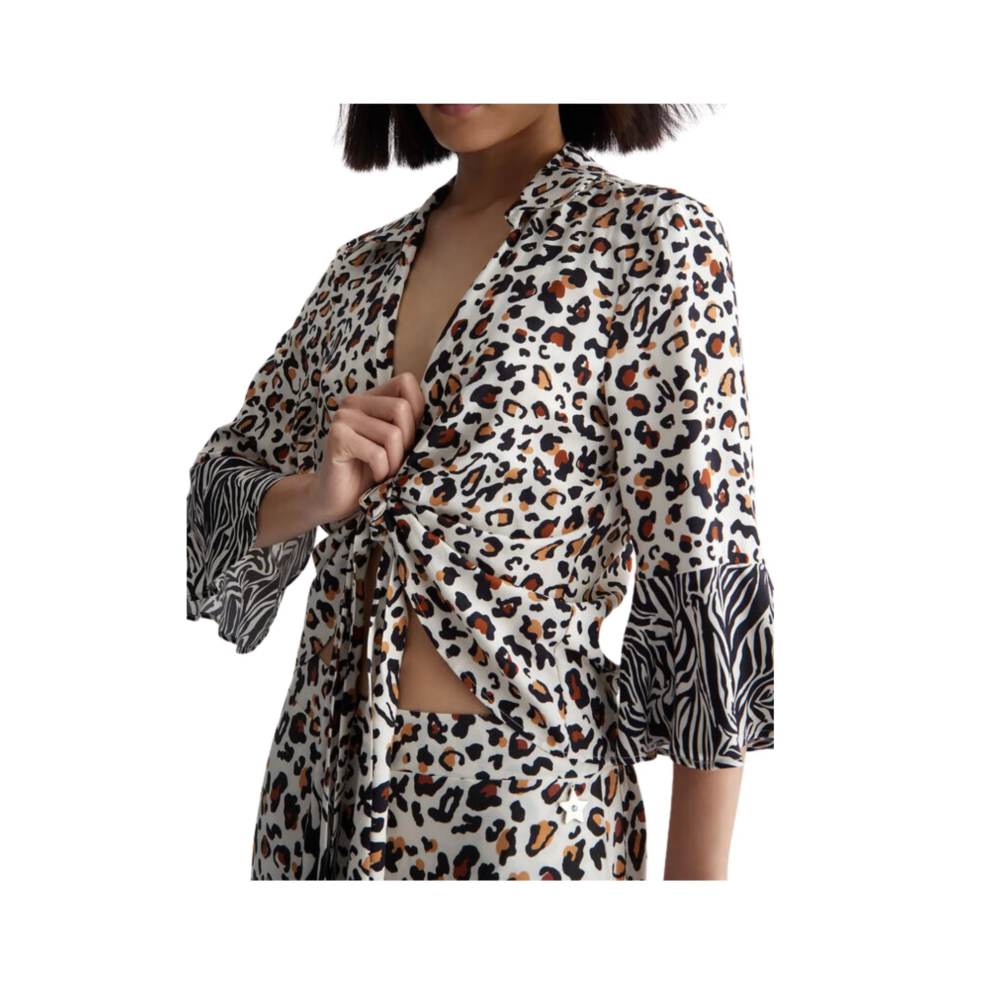 Blusa animalier ecosostenibile donna - Macula fondo bianco - Image 5