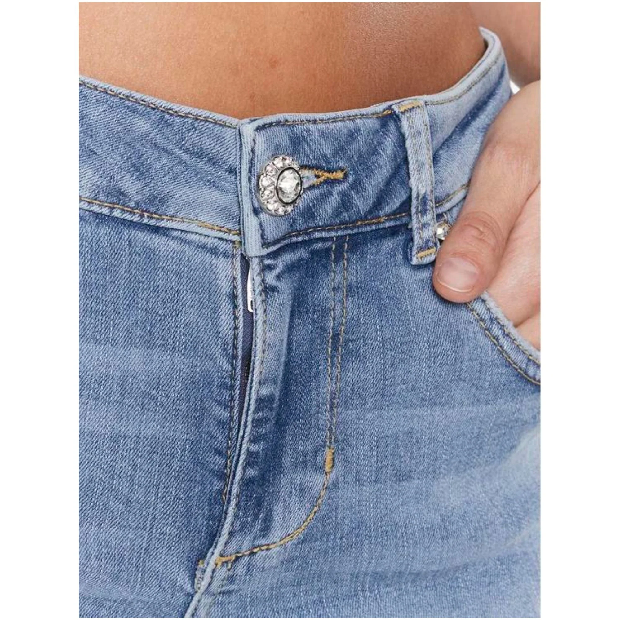 Jeans Donna slim con bottone gioiello - Image 4