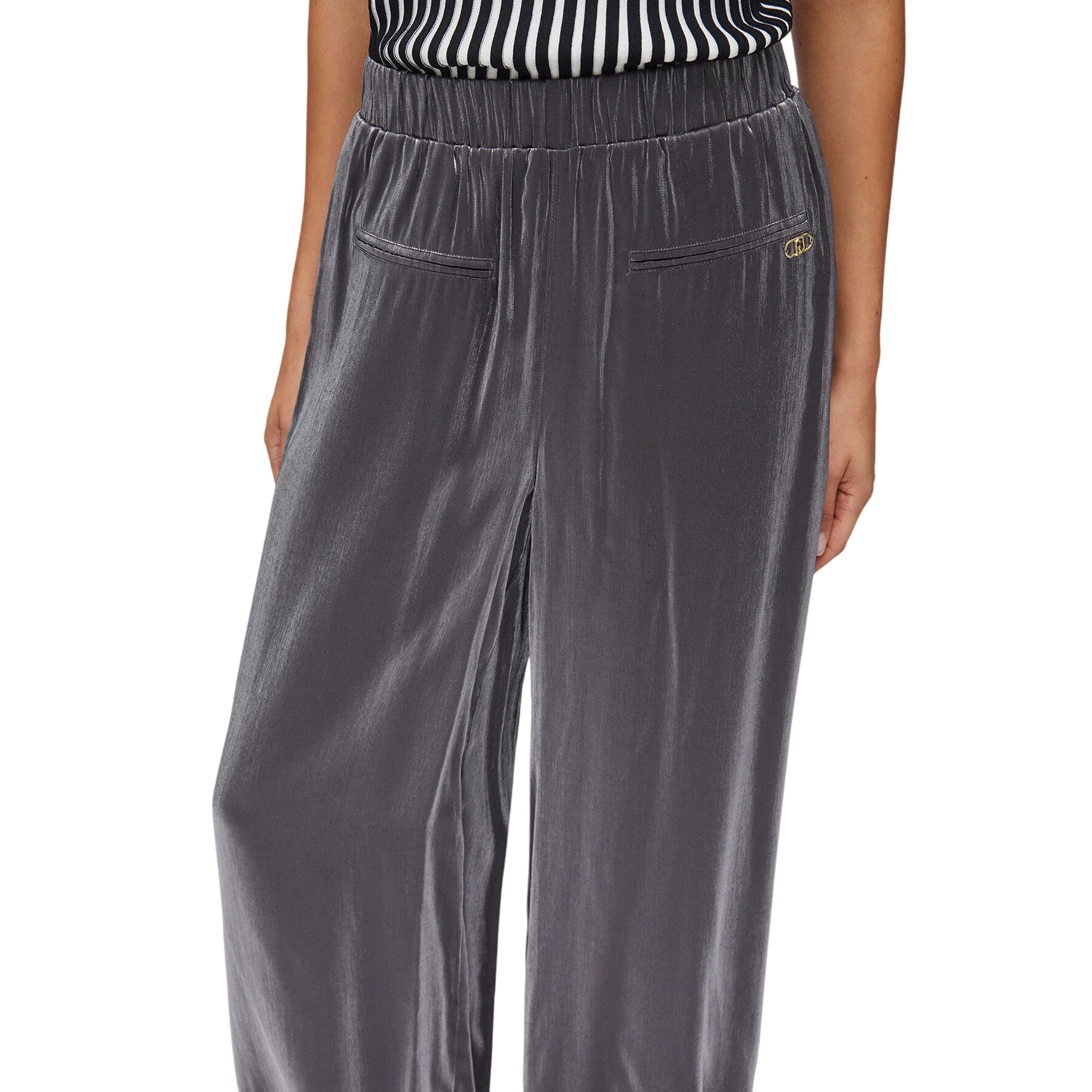 Pantaloni lunghi flare laminati grigi - Image 6