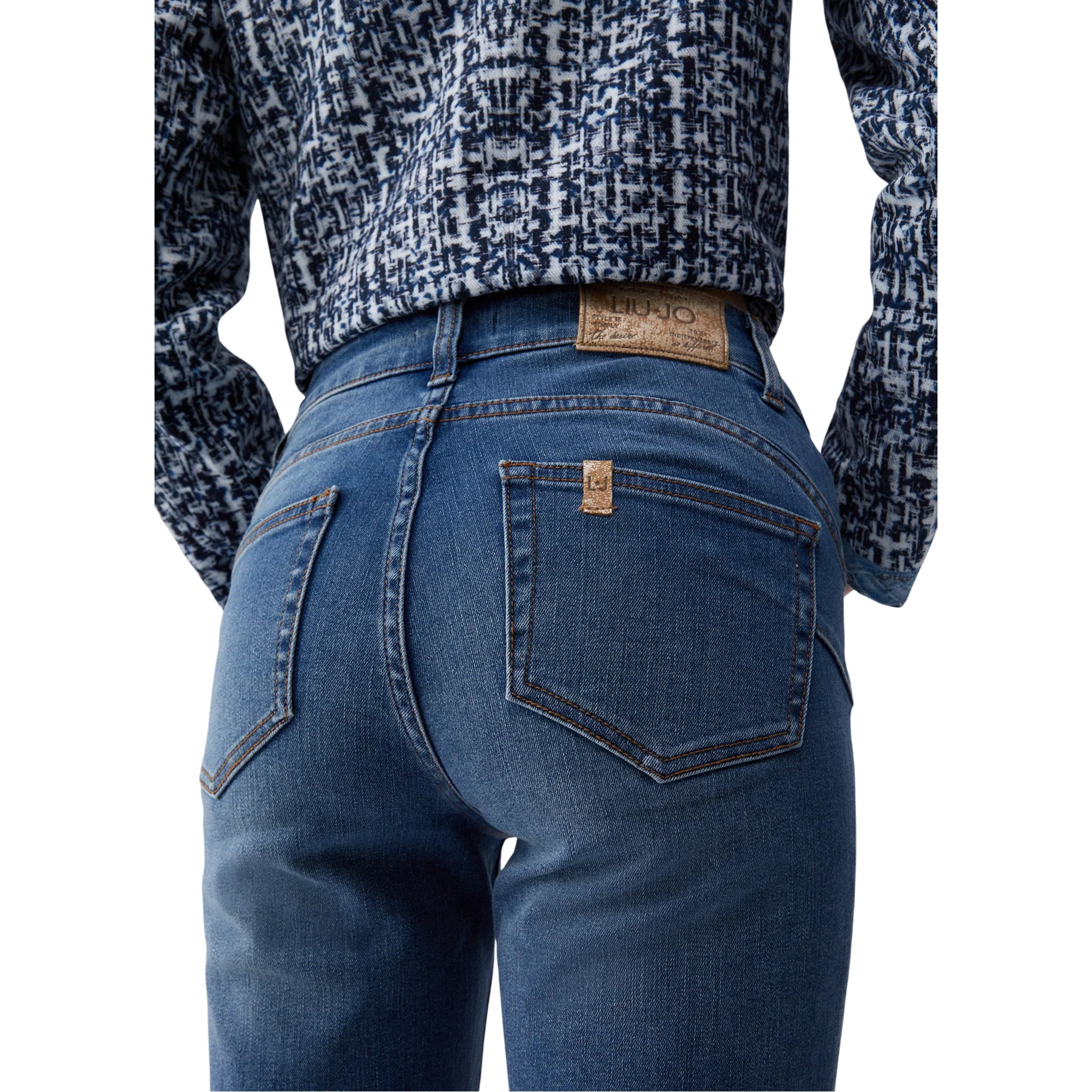 Jeans skinny con risvolto in blu - Image 4