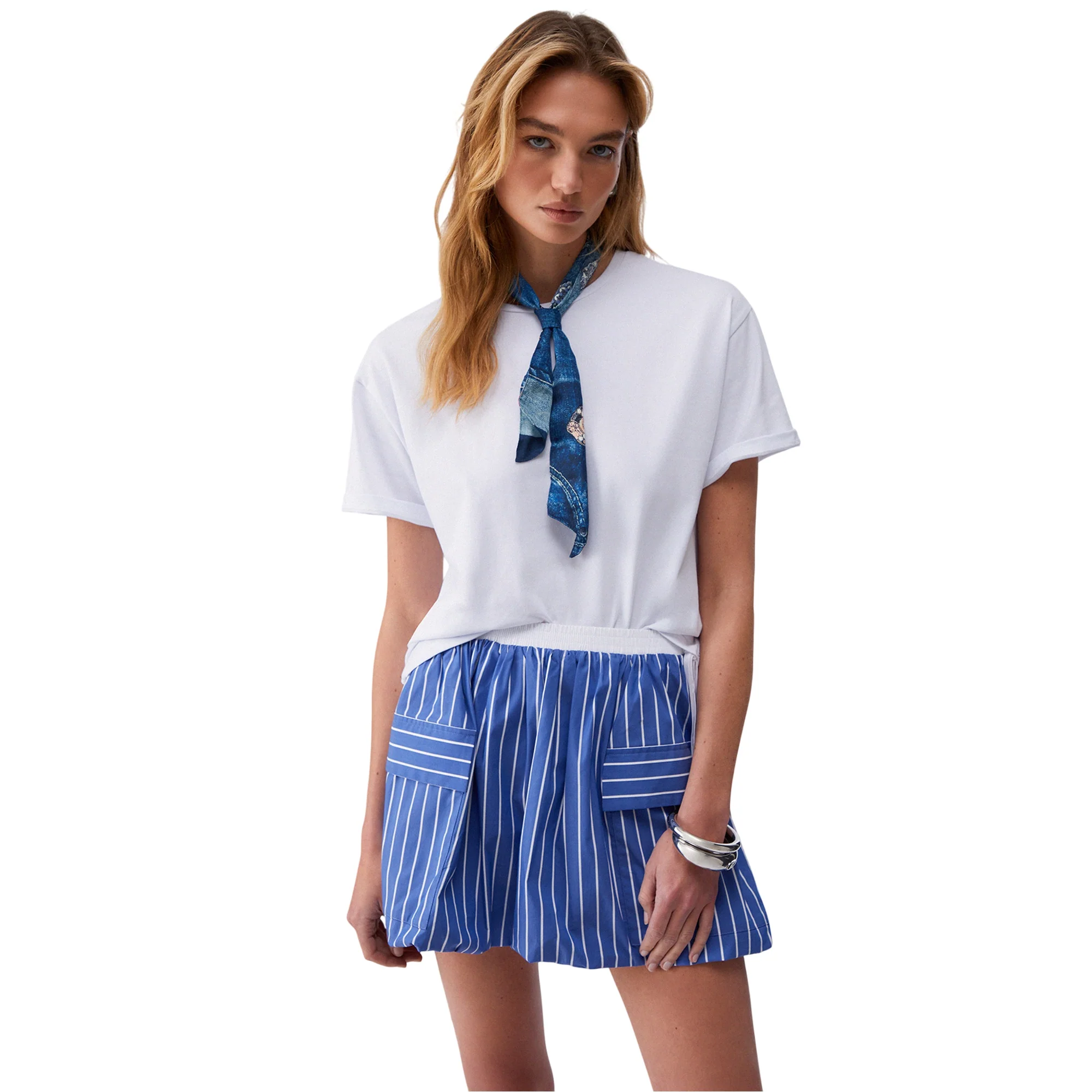 T-shirt con foulard denim in bianco