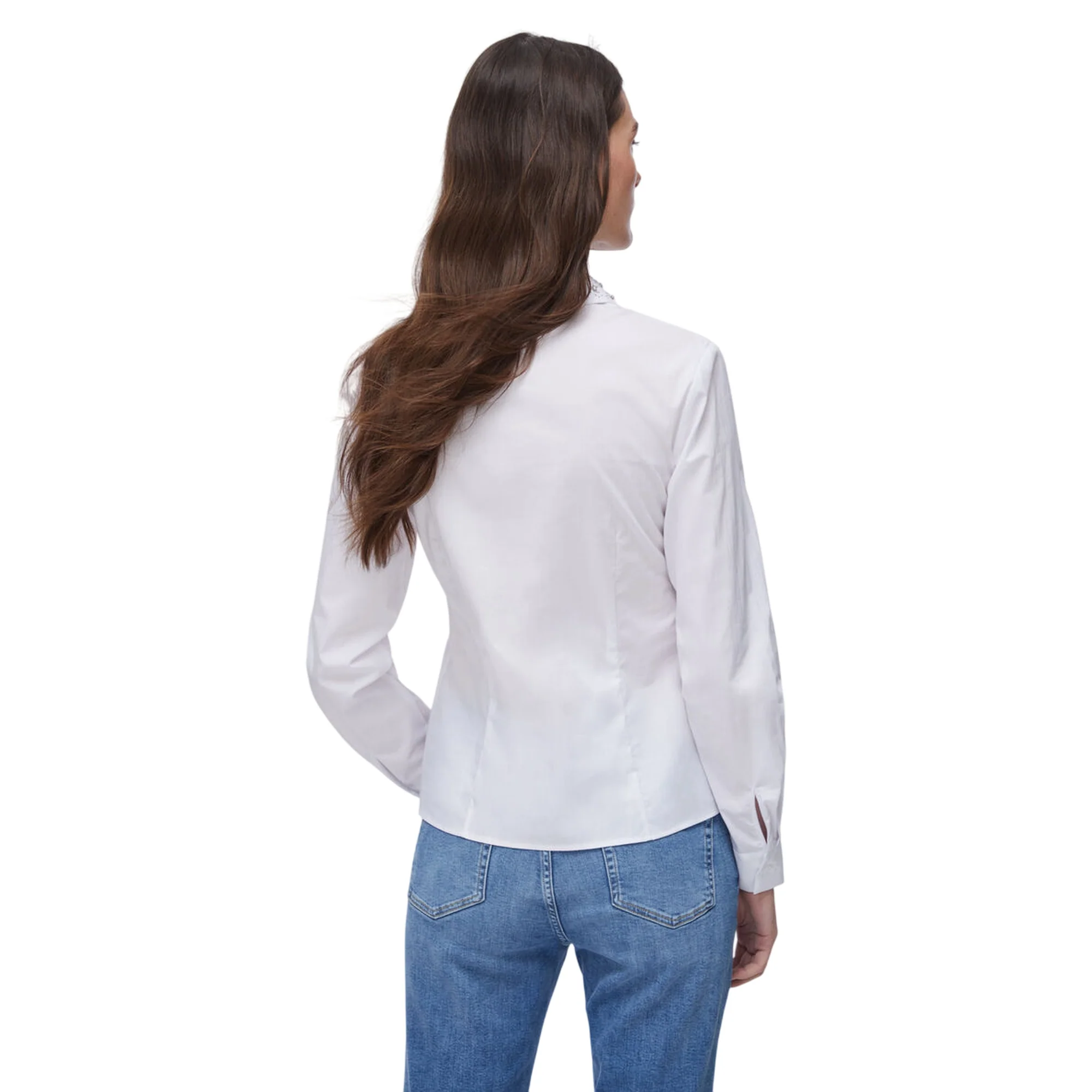 Camicia bianca impreziosita con ricami gioiello sul collo - Image 3