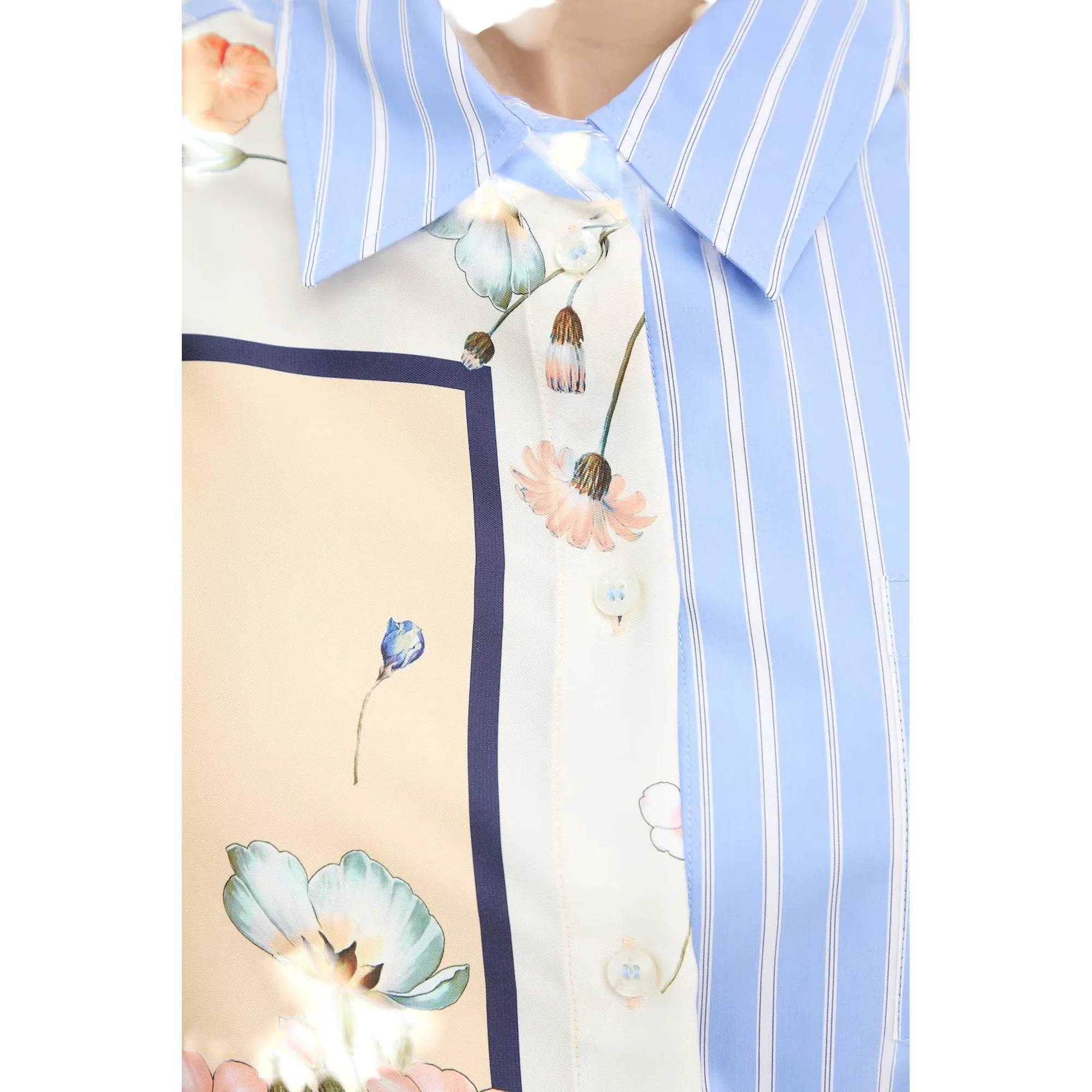 Camicia da donna celeste a righe con stampa - Image 4