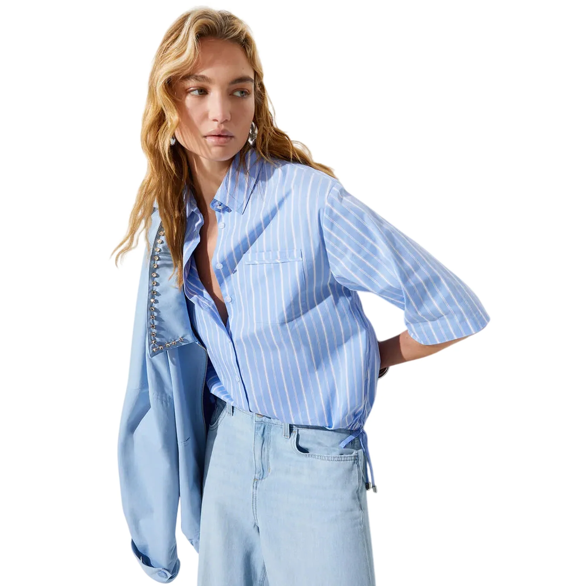 Camicia azzurra a righe con tasca sul petto - Image 4