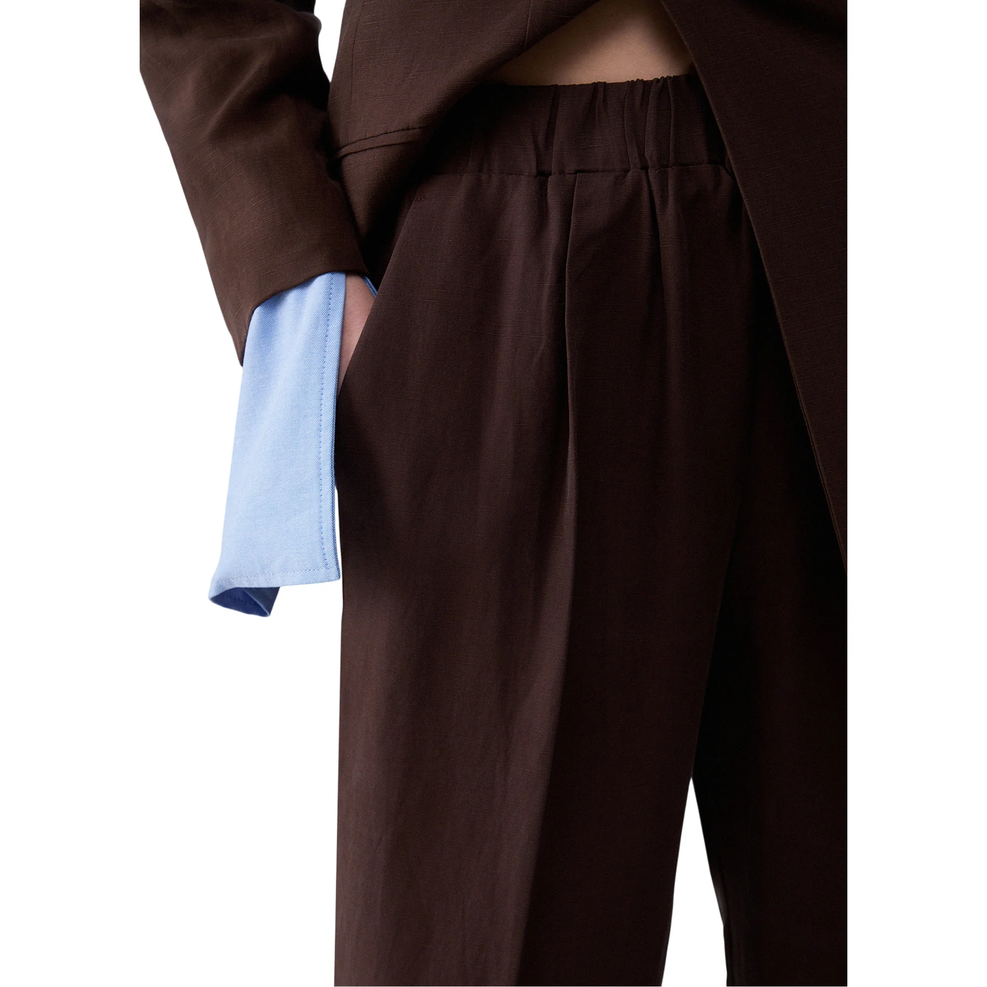 Pantalone con cinta elastica in misto lino in marrone - Image 4