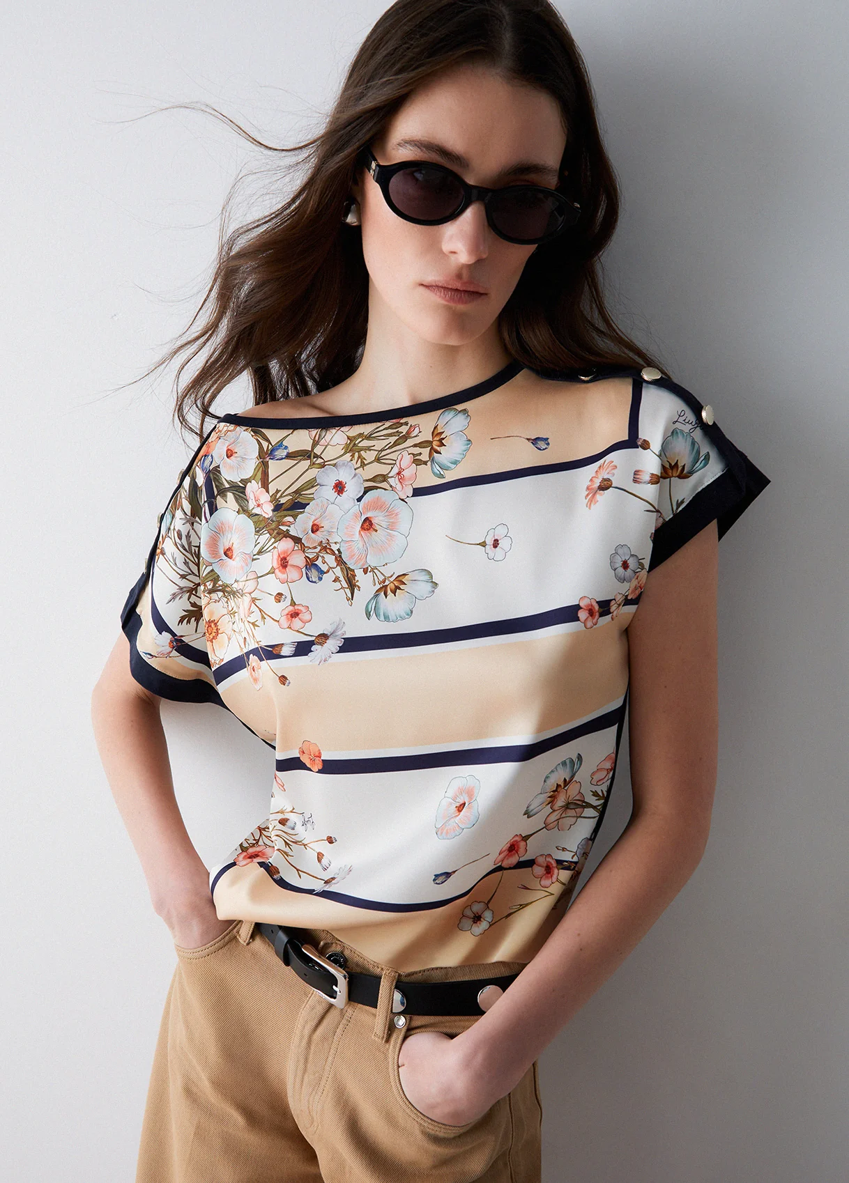 T-shirt floreale donna con inserto in twill stampato - Image 4