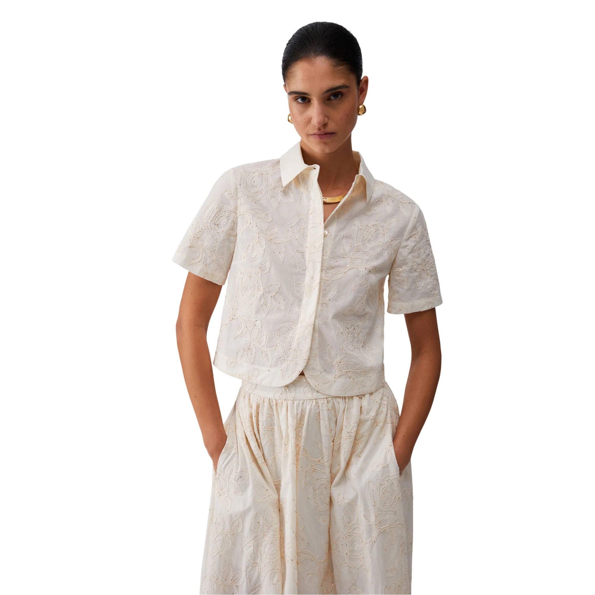 Camicia a maniche corte con ricami e paillettes in bianco - Image 2