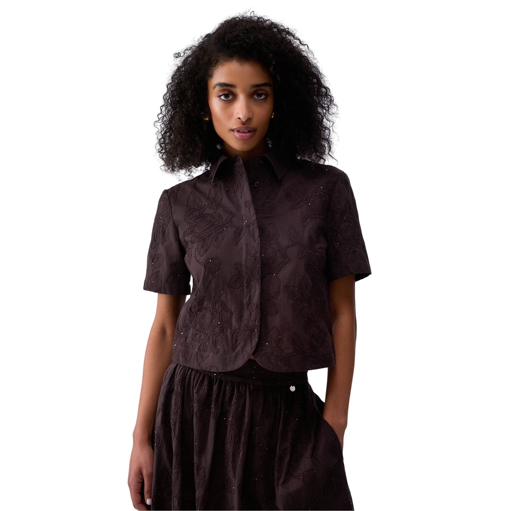 Camicia a maniche corte con ricami e paillettes in marrone - Image 2