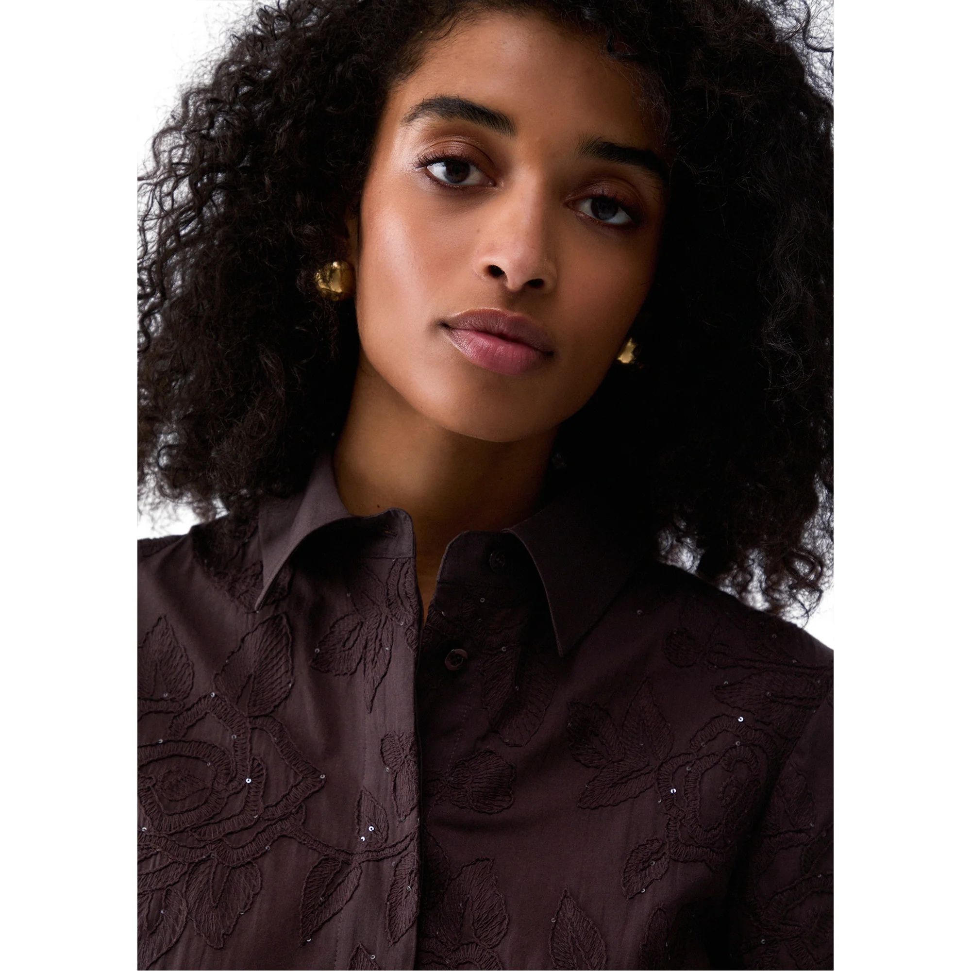 Camicia a maniche corte con ricami e paillettes in marrone - Image 4